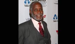 Actor Danny Glover arriba hoy a Honduras