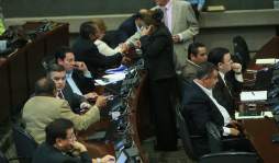 Cuestionan absolutismo en el Congreso de Honduras