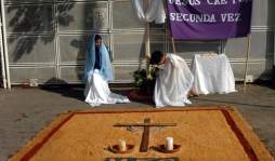 Ceibeños muestran fervor religioso en Santo Viacrucis