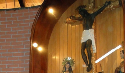 Católicos inician peregrinación por el Cristo Negro