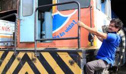 Maneja con su garrobo tren que viaja a terminal de San Pedro Sula