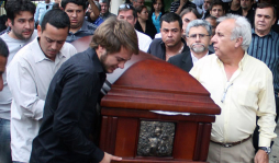 Venezuela: 12 policías presos por muerte de hija del cónsul chileno