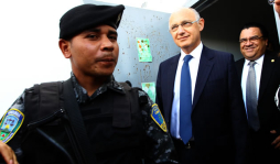Canciller argentino llega a Honduras para nuevas relaciones