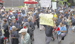 Ancianos cholomeños piden que les respeten sus derechos