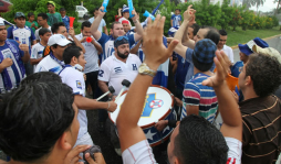 Hondureños celebran en las calles triunfo sobre España