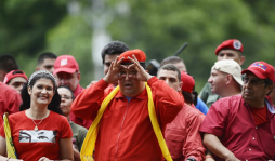 Chávez y Capriles arrancan campaña por la presidencia