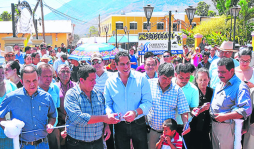 Pastor inaugura el parque de Ajuterique