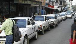 Por 'impuesto de guerra” y asaltos matan a taxistas en Honduras