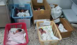 Hondureños indignados por fotos de bebés en cajas