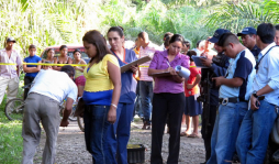 De colegio raptan a maestro y lo matan