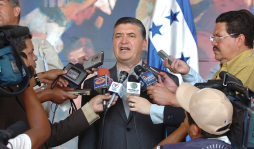 Reyes critica inclusión de diputado en nomina