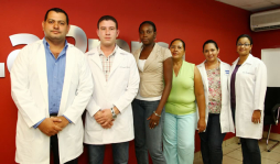 Médicos siguen esperando plaza