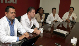 Médicos graduados en Cuba harán servicio