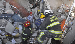 Explosión en torre de Pemex deja ya 25 muertos y 101 heridos