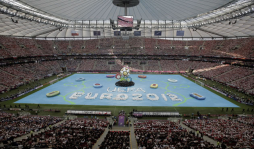 Sorprendente inauguración de la Eurocopa 2012