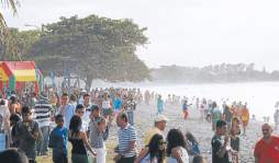 Bellas mujeres y diversión en las playas de Tela y La Ceiba