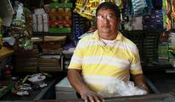 El 'Chino” Valeriano, una vida dedicada a vender en la Unah-vs