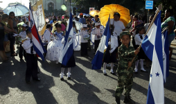 Fervor patrio en desfile de párvulos