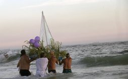 Comparsas de carnaval hacen madrugar a Río de Janeiro