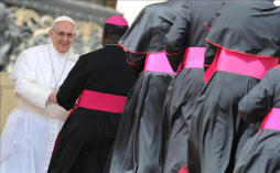 Papa Francisco reforma el código penal y refuerza sanciones contra la pederastia