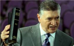 Salen en defensa del pastor Evelio Reyes