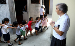 Sor Consuelo, la misionera de los niños pobres
