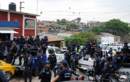 Honduras: Policías se rebelan por falta de logística y días libres