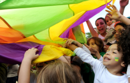 Niños se suman a protesta frente al Congreso de Brasil