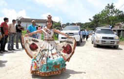 Fiesta y colorido en gira a La Campa, Lempira