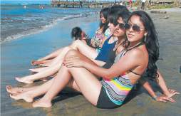 Bellas mujeres y diversión en las playas de Tela y La Ceiba
