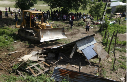 Autoridades desalojan a 1,200 familias en La Ceiba