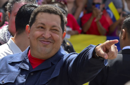 A Chávez le reaparece tumor en la pelvis