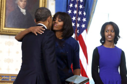 Obama enamorado de su esposa Michelle, adora su 'flequillo'