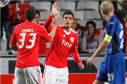 Benfica gana sin brillo y pasa como primero de grupo