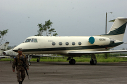 Investigan lujoso jet que aterrizó sin autorización en Roatán