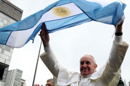 En una favela, el Papa reclama inclusión social y alienta contra la corrupción