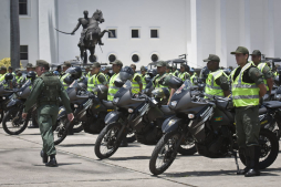 Despliegan al ejército a las calles de Caracas