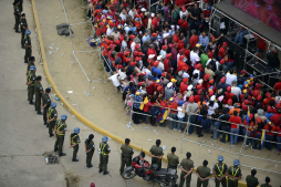 Chavismo se deshace en lágrimas en último adiós de Chávez