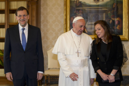 Papa examina con Rajoy la grave crisis social y política de España