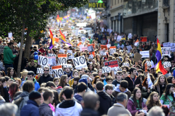 Estudiantes españoles se manifiestan contra la reforma educativa