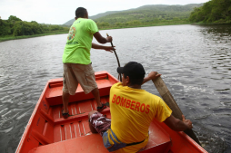 En una laguna en medio de cañeras buscan a Aníbal Barrow