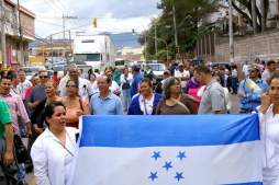 Continúan protestas en Tegucigalpa por adeudos a empleados públicos