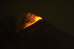 Volcán de Fuego expulsa lava y ceniza en Guatemala