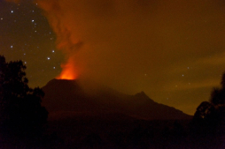 México: Volcán Popocatépetl lanza cenizas en tres pueblos