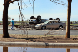 Suben a nueve los muertos por tornados en Oklahoma
