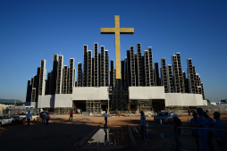 Miles de jóvenes esperan hoy al Papa Francisco en Brasil