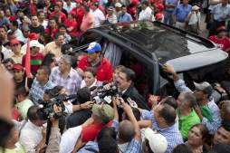 Zelaya: 'es monstruoso' que Hernández promueva reformas a la Ley Electoral
