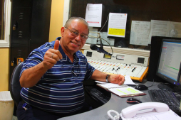 El locutor de la sopita en botella