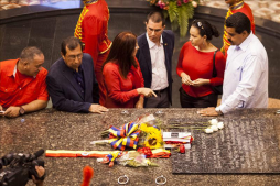 Maduro celebra el 59 natalicio de Chávez el día que cumple 100 en el poder