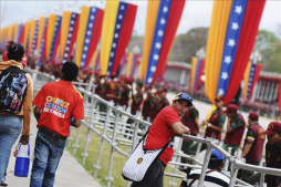 Chavismo se deshace en lágrimas en último adiós de Chávez